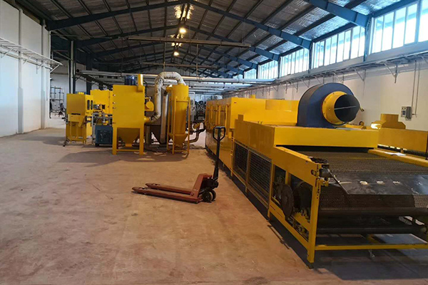 Longhui Machinery är ett professionellt FoU-, produktions-, försäljnings- och automationstjänster för bromsbeläggutrustning